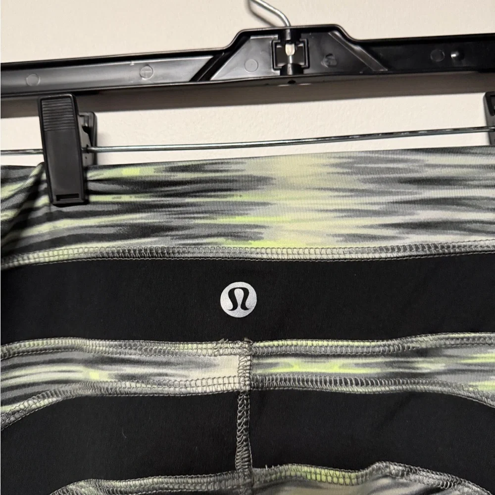 Lululemon Run Inspire Crop II Blurred Lines Black Grey Neon Green *26” - Picture 3 of 5